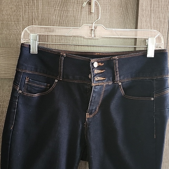 Dark-Colored Cropped Jeans - Picture 2 of 7